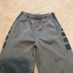 Nike boys Elite sweatpants